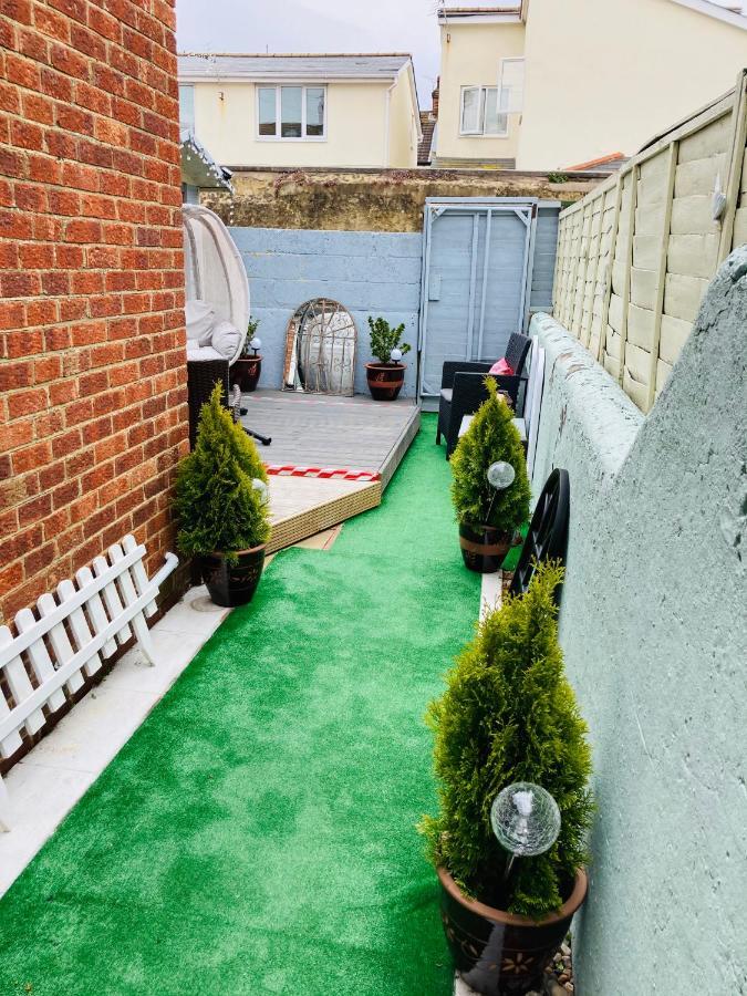 Вилла Beautiful Victorian Terraced House Истбурн Экстерьер фото